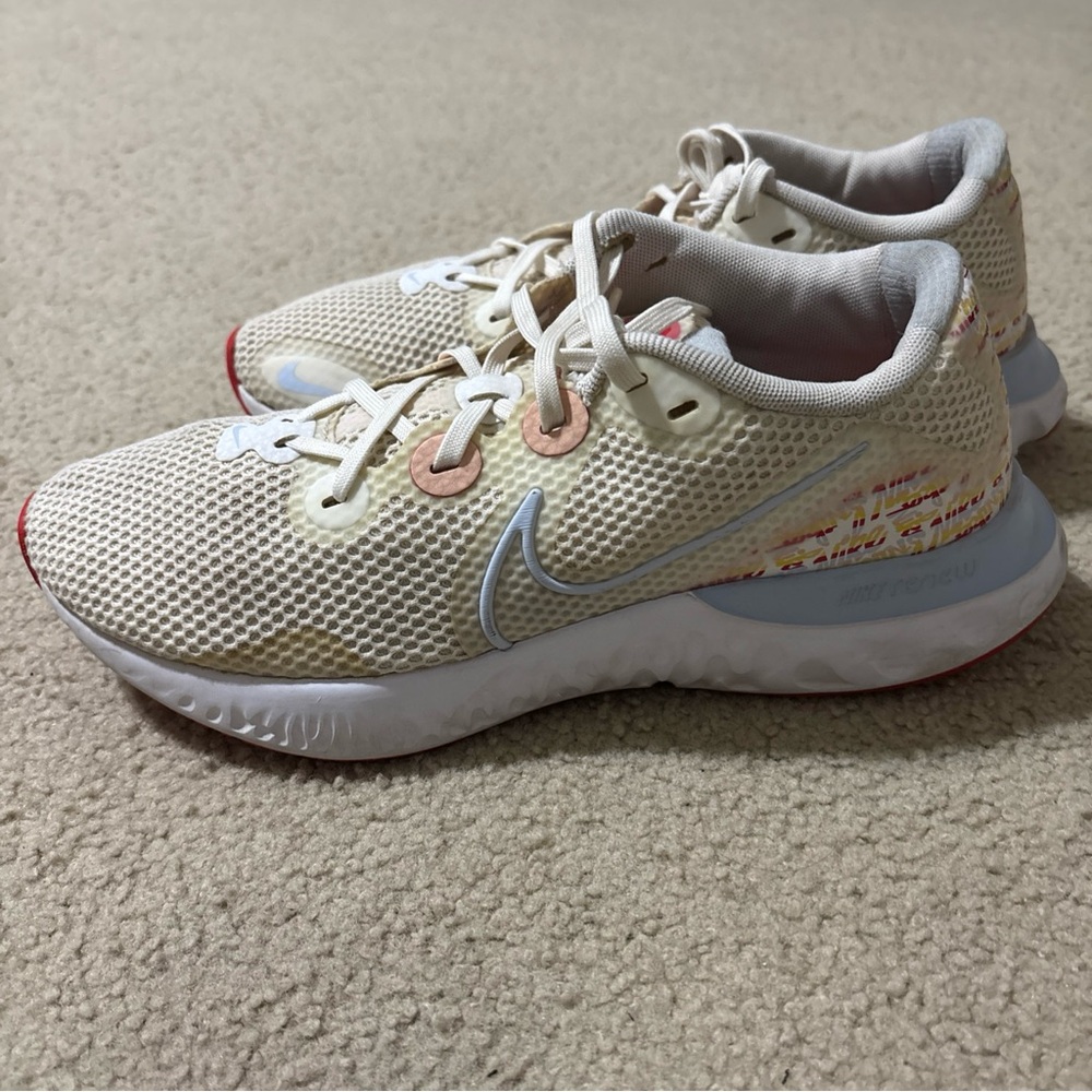 Nike Women’s Size 9 Renew Run Graffiti Print CW5633-100 Running Shoes Sneakers